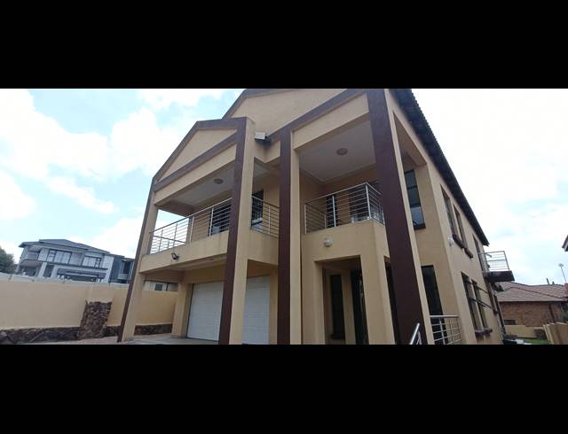 4 BEDROOM DUPLEX TO LET IN MODEL PARK
